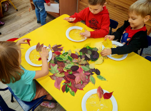 Projekt plastyczno - techniczny "Umiem sam - jesienne drzewo"