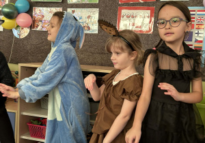 Zabawa taneczna u dzieci starszych.