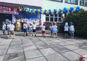 Występ żabek.