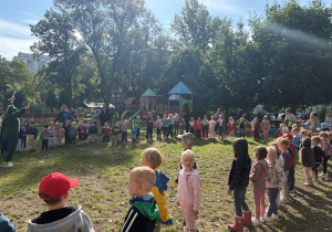 Wspólne zabawy dzieci.