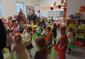 Dzieci podczas występu.
