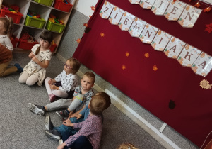 Dzieci podczas występu.