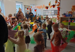 Dzieci podczas występu.